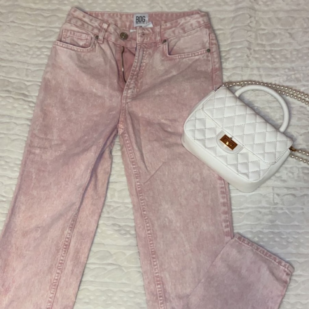 BDG PINK WASHED MOM JEANS 🤍